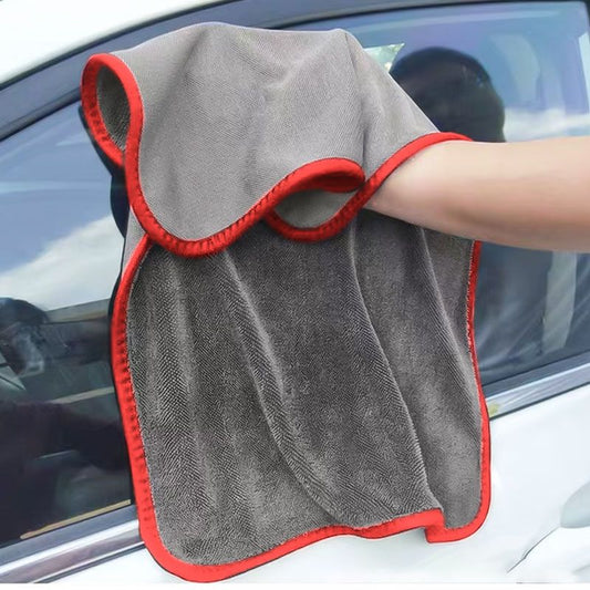 Un pratico regalo per l'auto! Panno assorbente per asciugare l'auto
